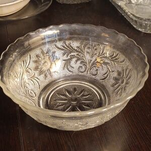CUT GLASS PATTERNED BOWL